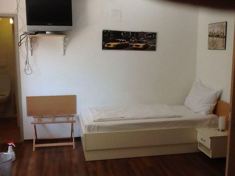 Pension Casa Topolino وينر نويشتاد المظهر الخارجي الصورة