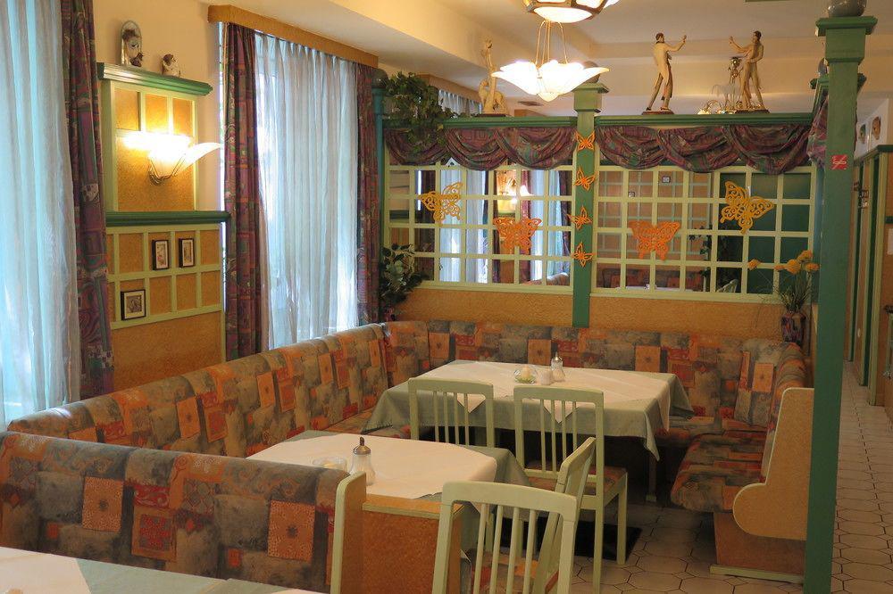 Pension Casa Topolino وينر نويشتاد المظهر الخارجي الصورة
