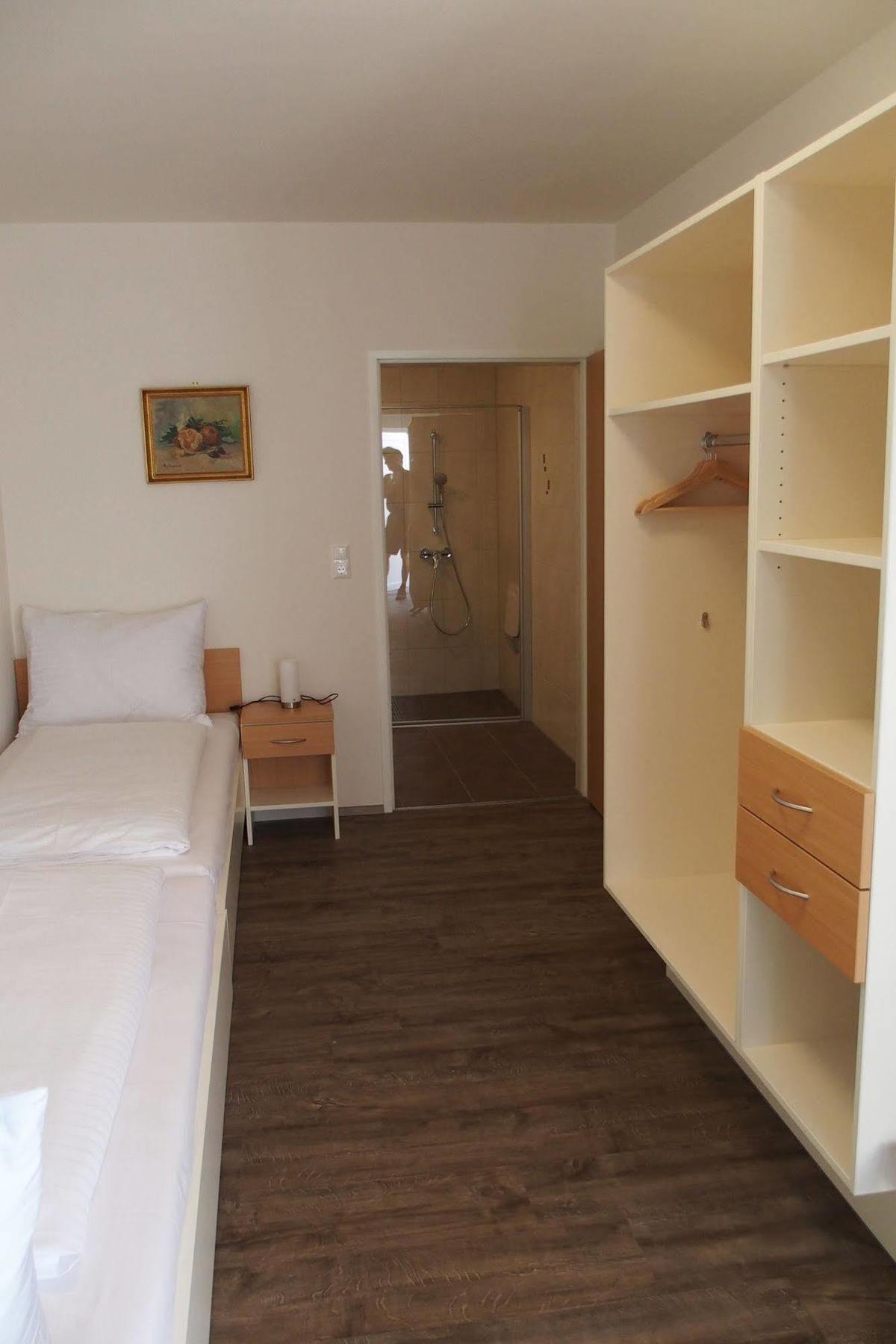 Pension Casa Topolino وينر نويشتاد المظهر الخارجي الصورة
