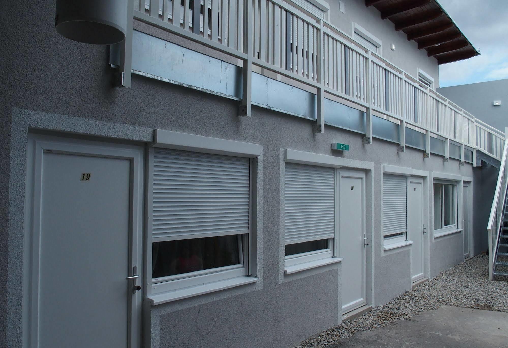 Pension Casa Topolino وينر نويشتاد المظهر الخارجي الصورة